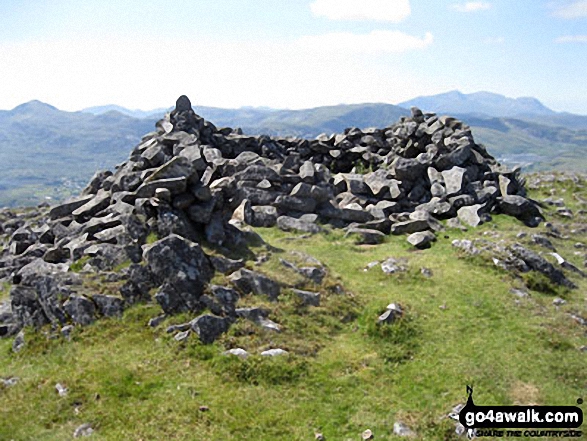 Manod Mawr summit shelter