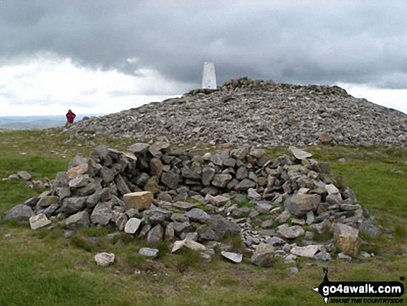 Walk n157 Swineside Law and Windy Gyle from Wedder Leap, Barrowburn - Russell's Cairn on the summit of Windy Gyle