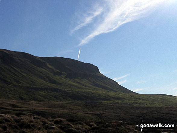 Walk ny101 The Yorkshire Three Peaks from Horton in Ribblesdale - Pen-y-ghent from near Hull Pot