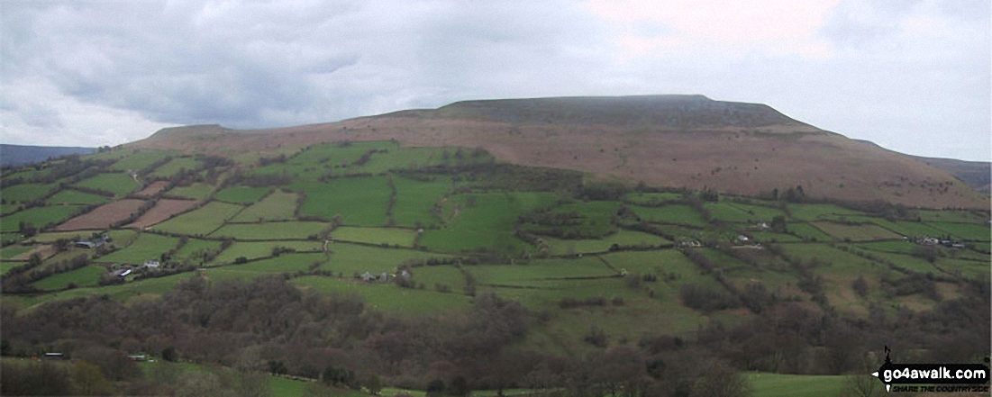 Walk po122 Blaen-yr-henbant and Crug Mawrfrom Llanbedr - Pen Cerrig-calch (with Table Mountain on the left hand lower slope) from Blaen-yr-henbant