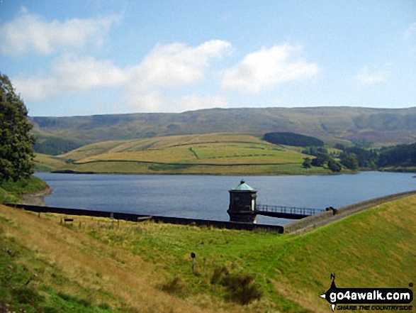 Walk d321 Mill Hill and Middle Moor from Hayfield - Kinder Reservoir with Kinder Scout beyond from White Brow