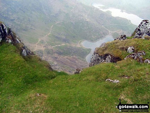 Walk gw186 Garnedd Ugain, Snowdon (Yr Wyddfa) & Moel Cynghorion from Llanberis - Llyn Padarn and Llanberis from Snowdon