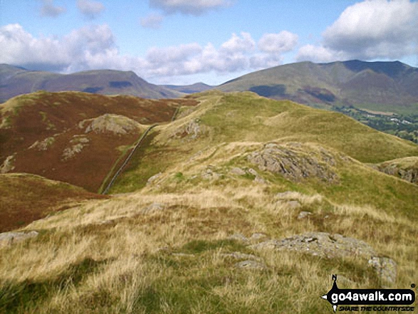 Walk c334 High Rigg from Legburthwaite - Looking North along the High Rigg Ridge to Skiddaw (left) and Blencathra or Saddleback (Hallsfell Top) (right)