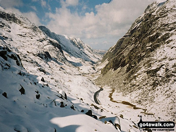 Walk gw114 Llyn Gwynant from Pen y Pass - Lanberis Pass from the Pyg track above Pen y Pass