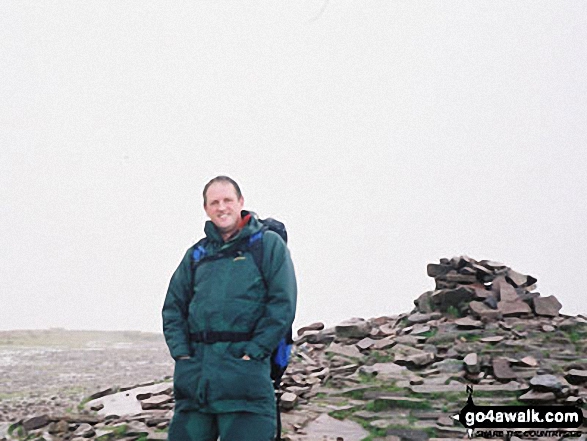 Walk po104 Pen y Fan and Cribyn from Nant Gwdi - Dave H on Pen y Fan