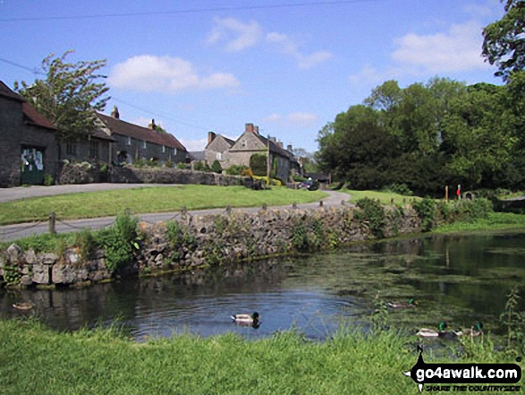 Walk d283 Alsop en le Dale and The Tissington Trail from Tissington - Tissington Village