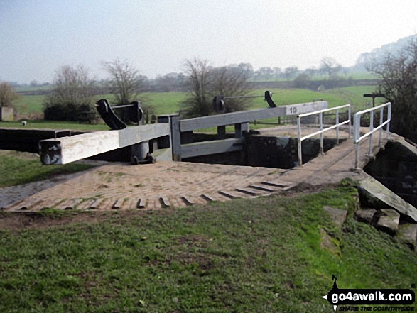 Walk ch142 The Sandstone Trail, Beeston Castle and Higher Burwardsley from Tarporley - Wharton's Lock on The Shropshire Union Canal