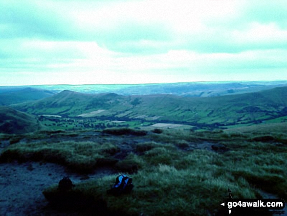 Walk d296 Jacob's Ladder and Kinder Scout from Edale - The Edale Valley from Grindslow Knoll (Kinder Scout)