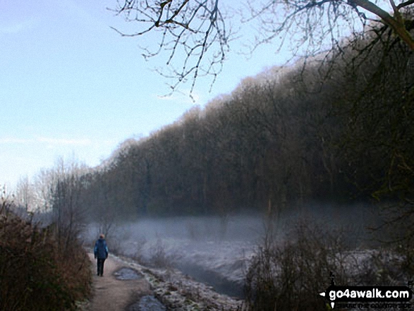 Walk d127 Lathkill Dale and Bradford Dale from Youlgreave - Frost and freezing mist in Lathkill Dale