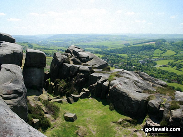 Walk d120 Froggatt Edge from Baslow - Looking south from Froggatt Edge towards Calver