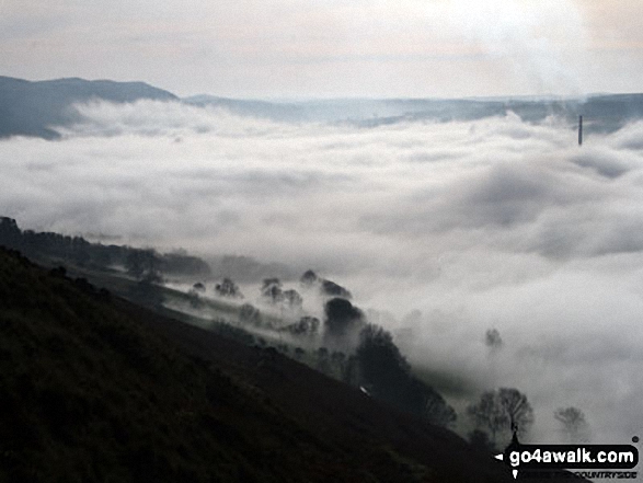 Walk d271 Winhill Pike (Win Hill) from Yorkshire Bridge - The Edale Valley during a temperature inversion - as seen from Winhill Pike (Win Hill)