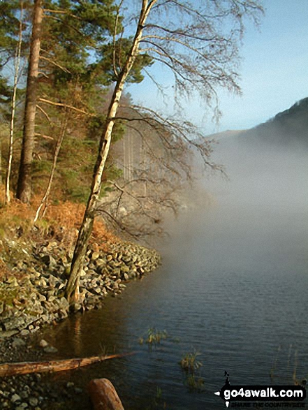 Walk c124 Helvellyn Ridge from Thirlmere - Early Morning mist on Thirlmere