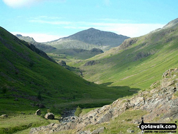 Walk c166 The Scafell Masiff from Wha House Farm, Eskdale - Upper Eskdale and Bow Fell (Bowfell) from above Lingcove Bridge