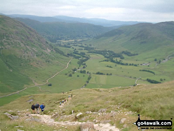 Walk c414 Crinkle Crags and Bow Fell (Bowfell) from The Old Dungeon Ghyll, Great Langdale - Great Langdale from the Band