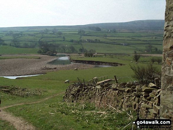 Walk ny157 High Harker Hill and Greets Hill from Reeth - River Swale nr Reeth