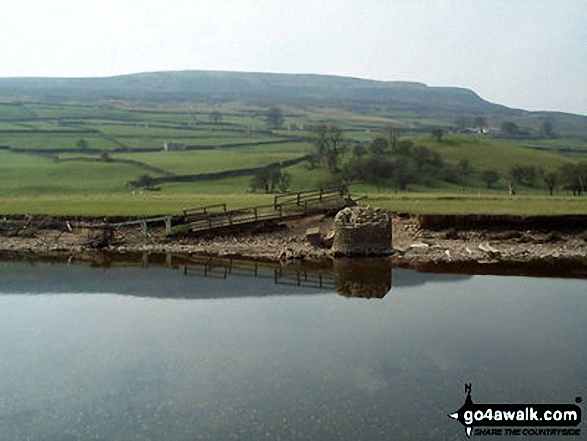 Walk ny157 High Harker Hill and Greets Hill from Reeth - Bridge Out! - River Swale nr Reeth