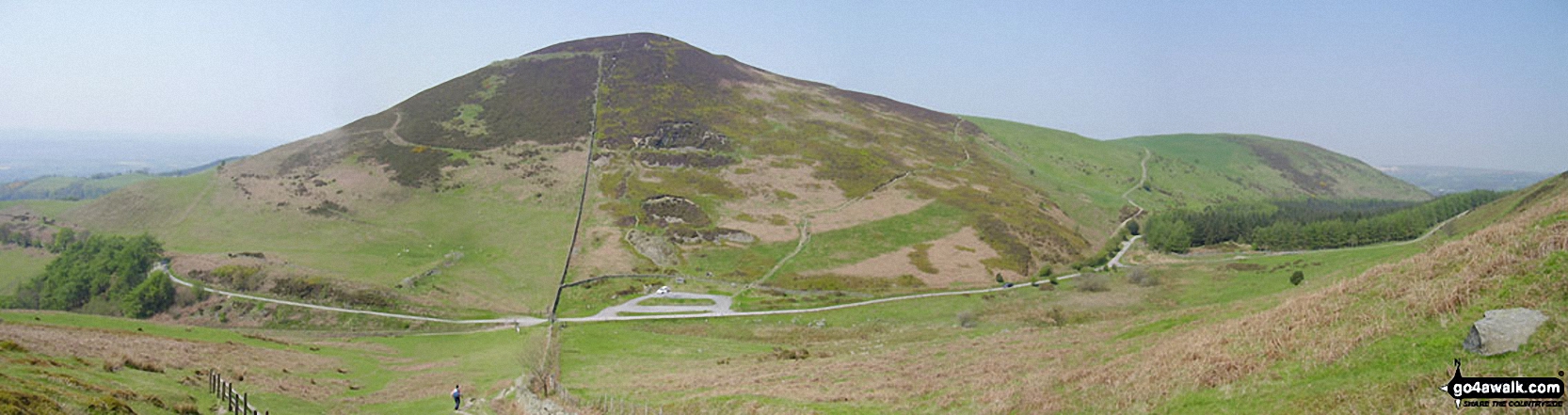 Walk dn136 Moel Famau and Cilcain from Bwlch Panbarras - Moel Arthur from the summit of Moel Llys-y-coed<br> on The Offa's Dyke Path