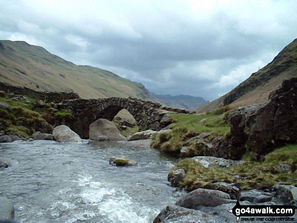 Walk c402 Harter Fell and Hard Knott from The Woolpack Inn, Eskdale - Lingcove Bridge