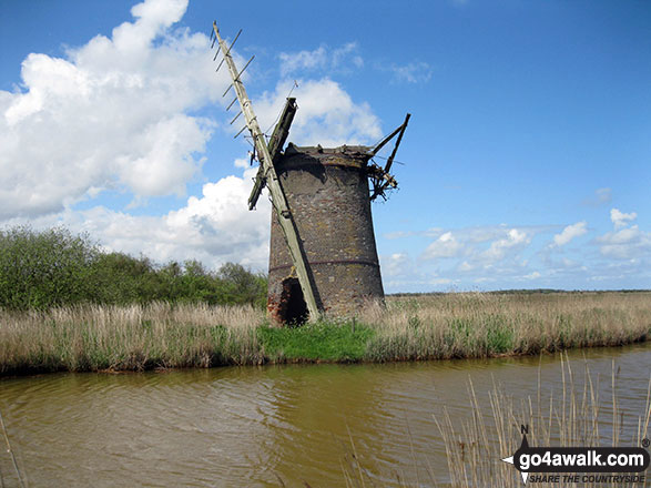 Walk nf104 Horsey Mere from Horsey - Brograve Drainage Mill near Horsey