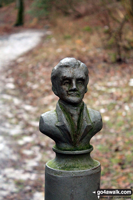 Walk pk105 The Birks of Aberfeldy from Aberfeldy - Bust on the vehicle barriers at the entrance to the Birks of Aberfeldy