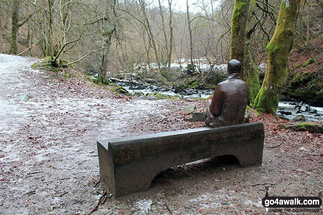 Walk pk105 The Birks of Aberfeldy from Aberfeldy - Statue to Robert Burns sitting on a bench in the Birks of Aberfeldy