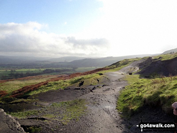 Walk d123 Mam Tor via Cavedale from Castleton - Walking towards Mam Tor on land slipped road