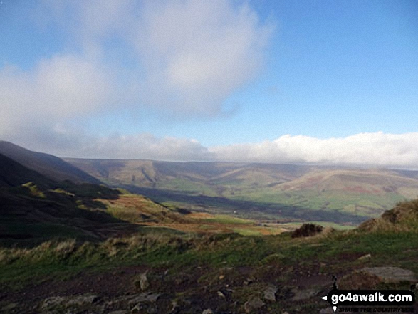 Walk d123 Mam Tor via Cavedale from Castleton - Kinder Scout and The Vale of Edale on the way up to Mam Tor summit