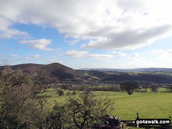 Walk sh102 Pole Bank and The Long Mynd from Church Stretton - Ragleth Hill and Little Stretton from near Minton