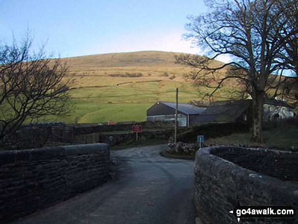 Walk c357 Aye Gill Pike, Snaizwold Fell and Great Knoutberry Hill from Dent - Great Knoutberry Hill (Widdale Fell) from Stone House Bridge