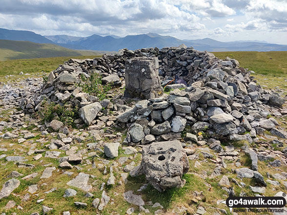 Walk gw160 Gyrn (Llanllechid) and Moel Wnion from Rachub - Moel Wnion summit windbreak