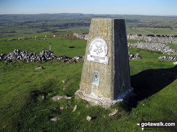 Walk s113 Milldale, Wolfscote Dale, Wolfscote Hill, Narrowdale Hill and Gratton Hill from Alstonefield - Wolfscote Hill summit Trig Point piller