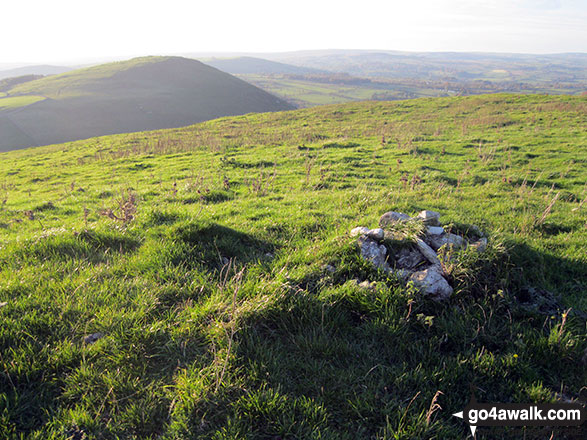 Walk s113 Milldale, Wolfscote Dale, Wolfscote Hill, Narrowdale Hill and Gratton Hill from Alstonefield - Gratton Hill summit cairn