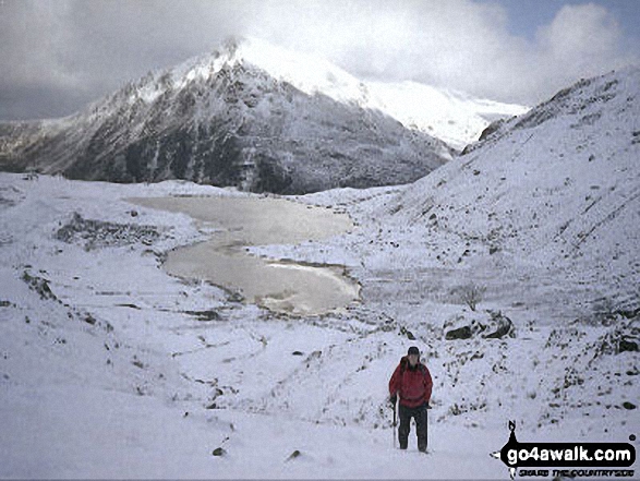 Walk gw147 Y Garn (Glyderau) from Ogwen Cottage, Llyn Ogwen - Pen yr Ole Wen and Llyn Idwal from the top of Twll Du or The Devil's Kitchen in the snow