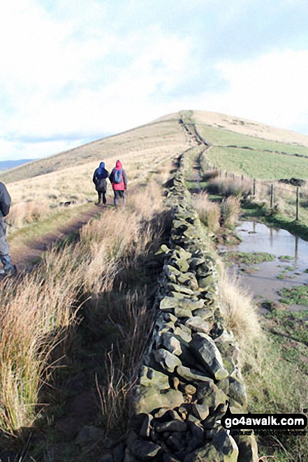 Heading for Lose Hill (Ward's Piece) from Back Tor (Hollins Cross)