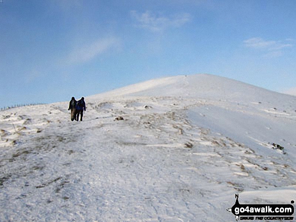 Walk d224 Lose Hill from Edale - Climbing towards Lose Hill (Ward's Piece) from Hope in heavy snow