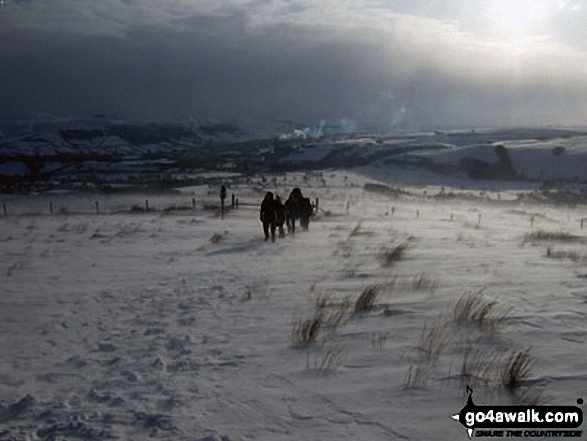 Walk d224 Lose Hill from Edale - Climbing Lose Hill (Ward's Piece) from Hope in heavy snow and arctic winds