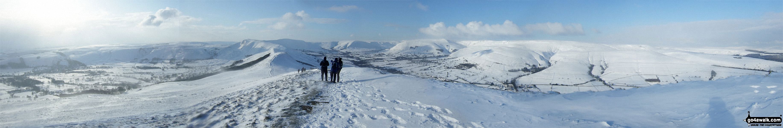 Walk d224 Lose Hill from Edale - The Hope Valley (left), Mam Tor, The Vale of Edale and Kinder Scout (right) from Lose Hill (Ward's Piece) in arctic snow conditions