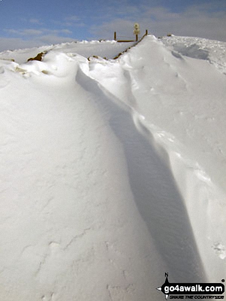 Walk d224 Lose Hill from Edale - Deep snow on the Lose Hill (Ward's Piece) ridge