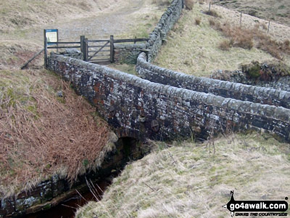 Walk sy125 Dead Edge End, Britland Edge Hill and Snailsden from Winscar Reservoir, Dunford Bridge - Salter's Brook Packhorse Bridge