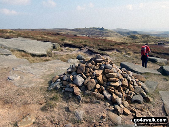 Walk d170 Kinder Downfall and Kinder Low from Bowden Bridge, Hayfield - Pym Chair and Crowden Tower from the Pennine Way near Kinder Low (Kinder Scout)