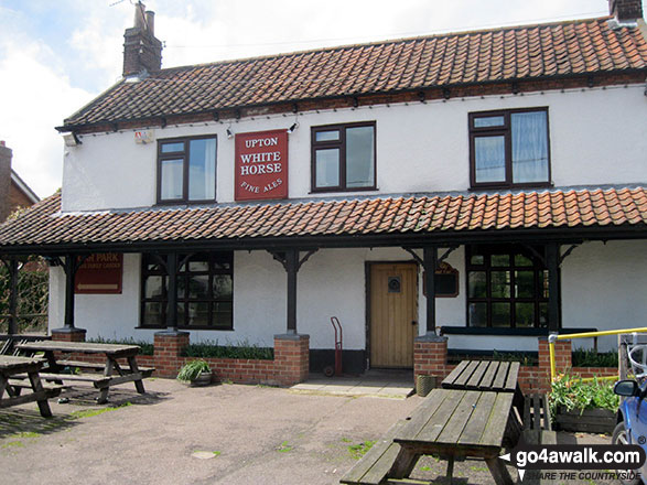 Walk nf117 The River Bure from South Walsham Broad (Pilson Green) - The White Horse in Upton