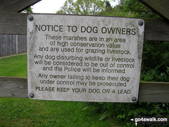 Walk nf117 The River Bure from South Walsham Broad (Pilson Green) - Notice to dog owners on Upton Marshes