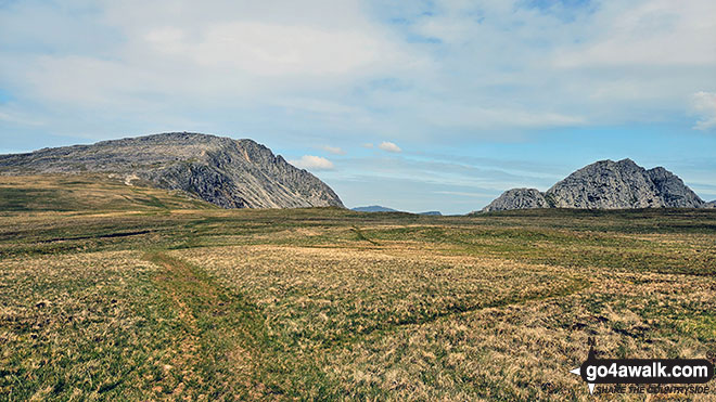 Walk cw119 Tryfan from Glan Dena, Llyn Ogwen - Y Foel Goch (centre left) and Tryfan (right) from Gallt yr Ogof