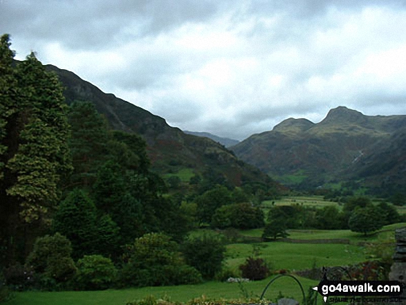 Walk c147 Little Langdale and Great Langdale from Elterwater - Lingmoor Fell (left) and the Langdale Pikes (right) from Elterwater