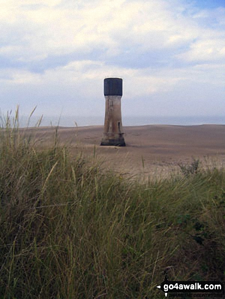 Walk ey119 Spurn Head from Kilnsea - The Old Lighthouse, Spurn Head