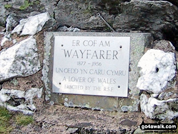 Walk dn116 Moel Fferna,  Pen Bwlch Llandrillo Top and Cadair Bronwen from Cynwyd - Wayfarer Memorial on the summit of the Pen Bwlch Llandrillo pass