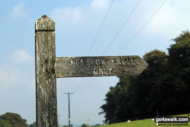 Walk d152 Monyash, Youlgreave, Bradford Dale, Middleton-by-Youlgreave and Kenslow Knoll from Sparklow, Hurdlow - Kenslow Knoll sign opposite entrance to Kenslow Knoll Farm