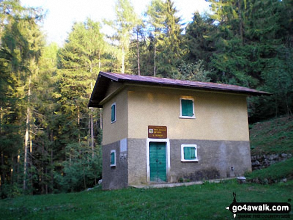 Walk ve101 Monte Baldo - Cime di Ventrar, Cime Delle Pozette and Cime di Valdritta from Malcesine - The Il Signor mountain refuge hut on the lower slopes of Monte Baldo