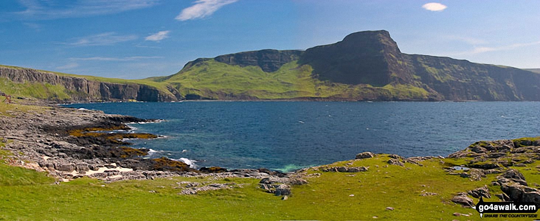 Walk h187 Neist Point from Waterstein, Isle of Skye - Waterstein Head across Moonen Bay from Neist Fhiadhaich