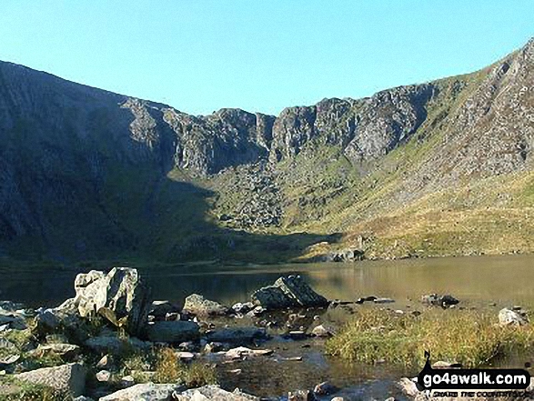 Walk gw187 Y Garn (Glyderau),  Glyder Fawr, Castell y Gwynt and Glyder Fach from Ogwen Cottage, Llyn Ogwen - The Devil's Kitchen (Twll Du) from near Llyn Idwal